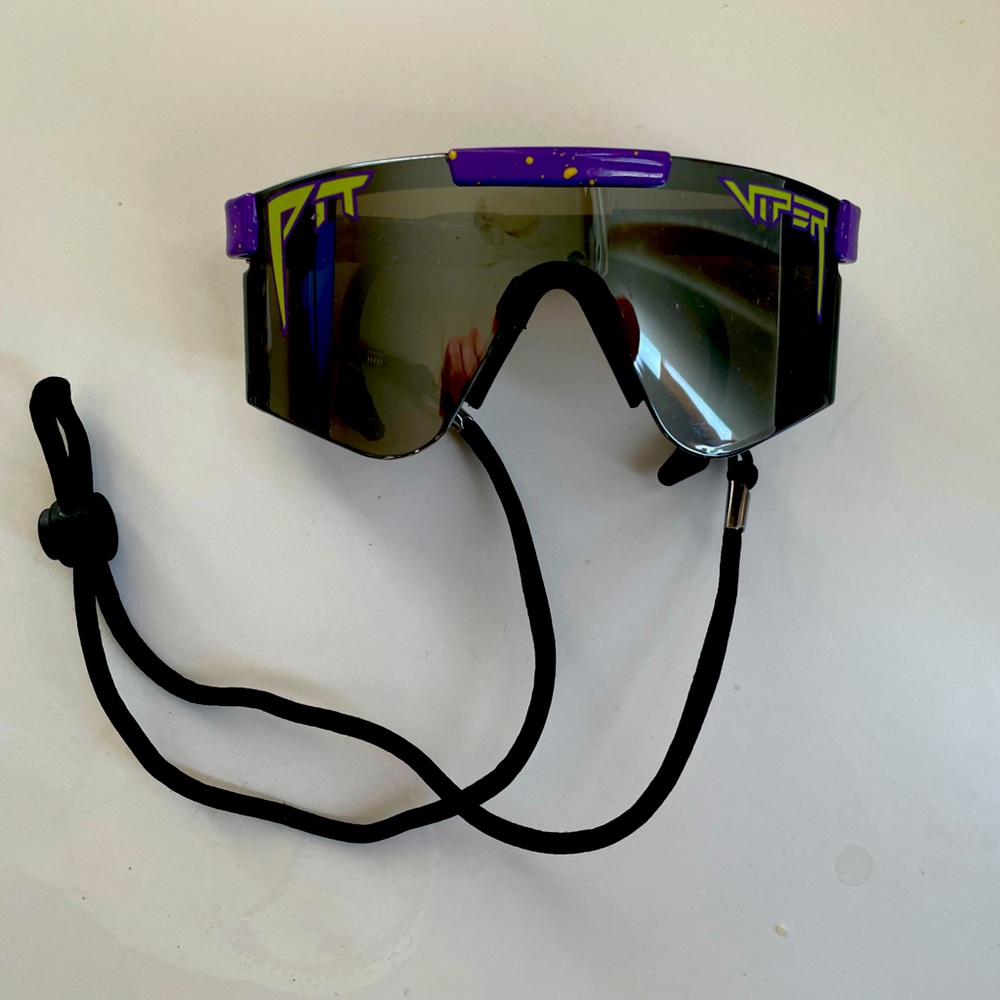 Put Viper Sunglasses in box